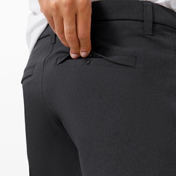 Lululemon Commission Short Classic 9" *Ventlight Mesh Obsidian - Picture 4 of 11